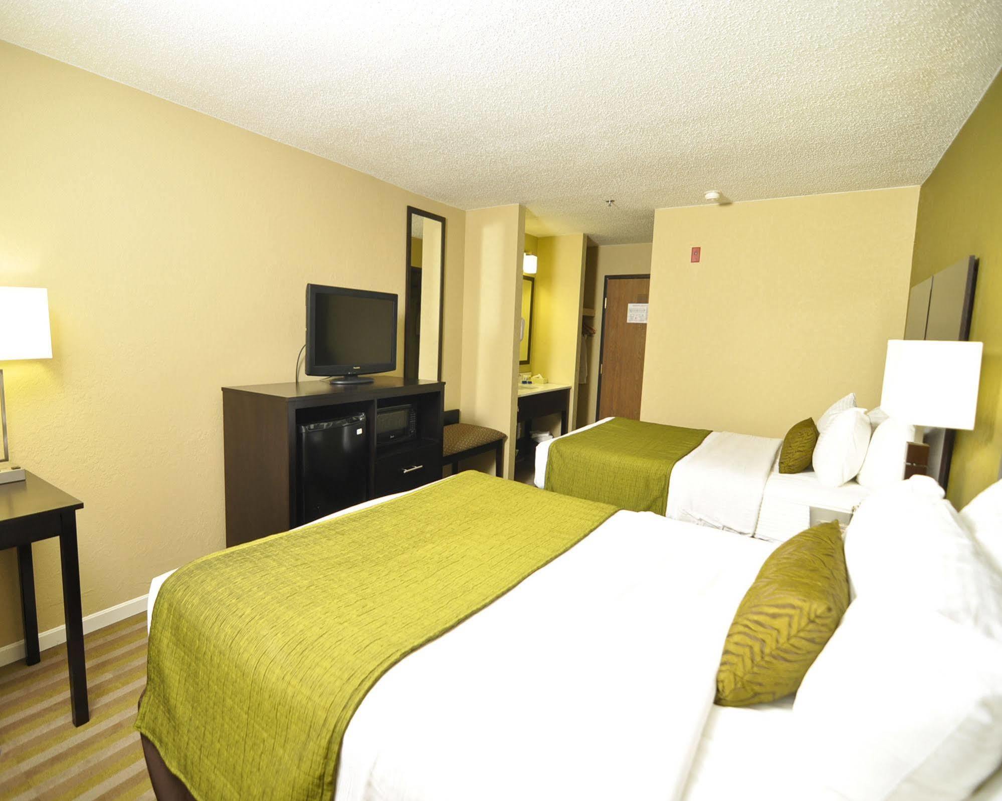 Best Western Norwalk Exterior photo