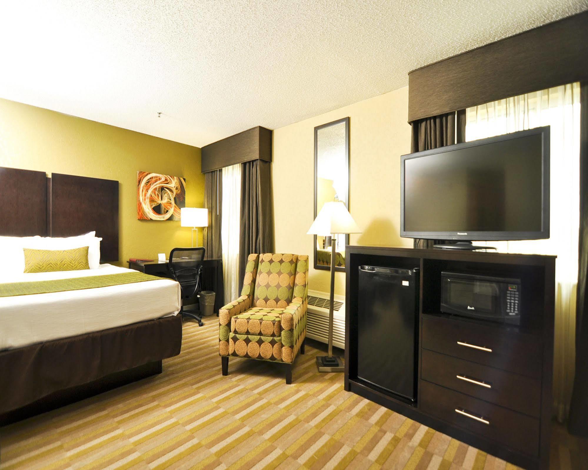 Best Western Norwalk Exterior photo